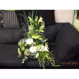 Sympathy Cemetery Flower Arrangement ( Exclusive Plastic Tray ) >model 412