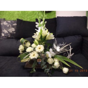 Sympathy Cemetery Flower Arrangement ( Exclusive Plastic Tray ) >model 414